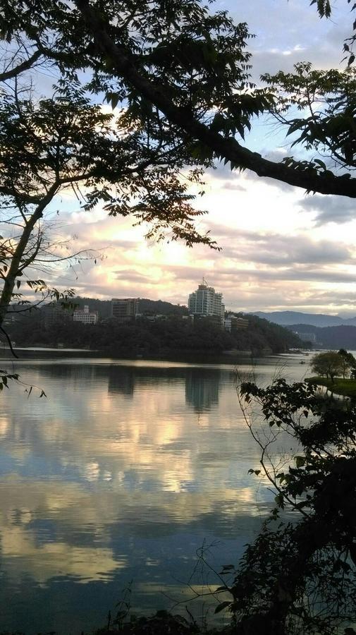 Sun Moon Lake Friday Inn Guest House หยูฉี ภายนอก รูปภาพ