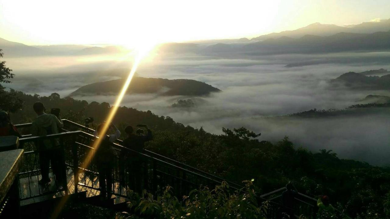 Sun Moon Lake Friday Inn Guest House หยูฉี ภายนอก รูปภาพ