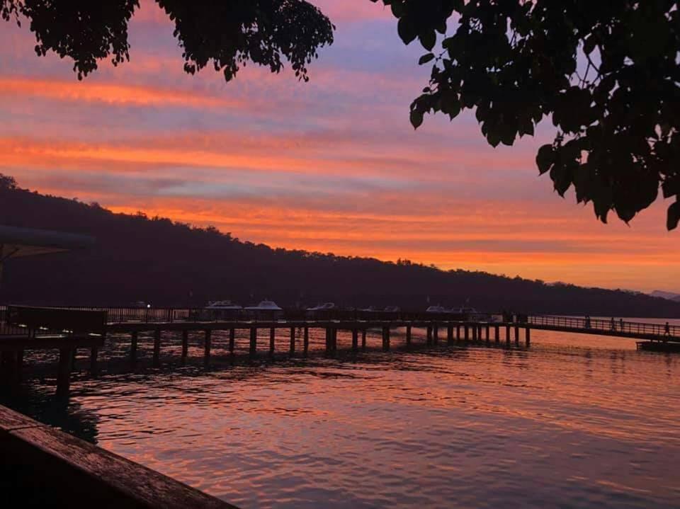 Sun Moon Lake Friday Inn Guest House หยูฉี ภายนอก รูปภาพ