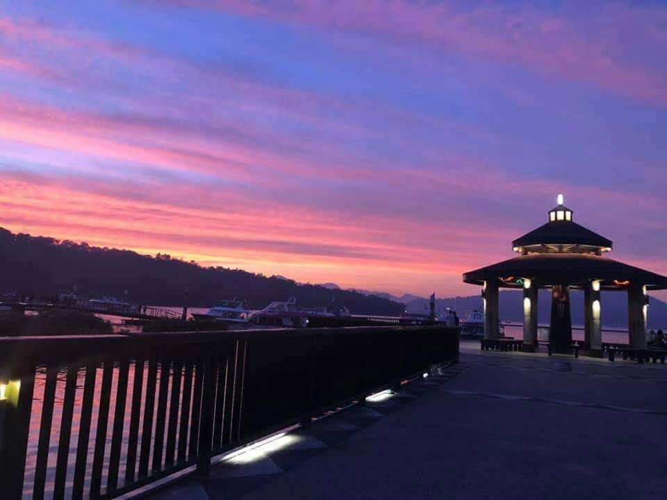 Sun Moon Lake Friday Inn Guest House หยูฉี ภายนอก รูปภาพ